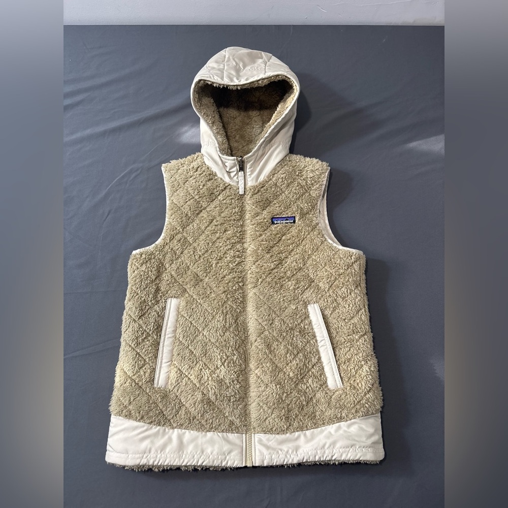 Patagonia Women’s Reversible Hooded Vest; Size M - Picture 5 of 6